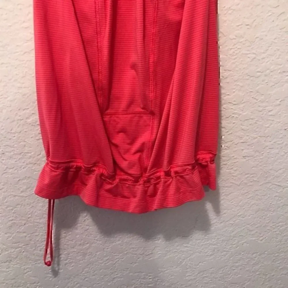 *30off3* NWOT. Lululemon workout coral top